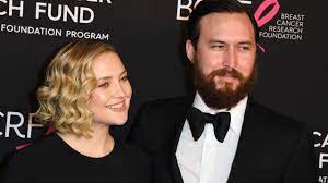 Kate Hudson gets engaged to Danny Fujikawa after dating him for 5 years!