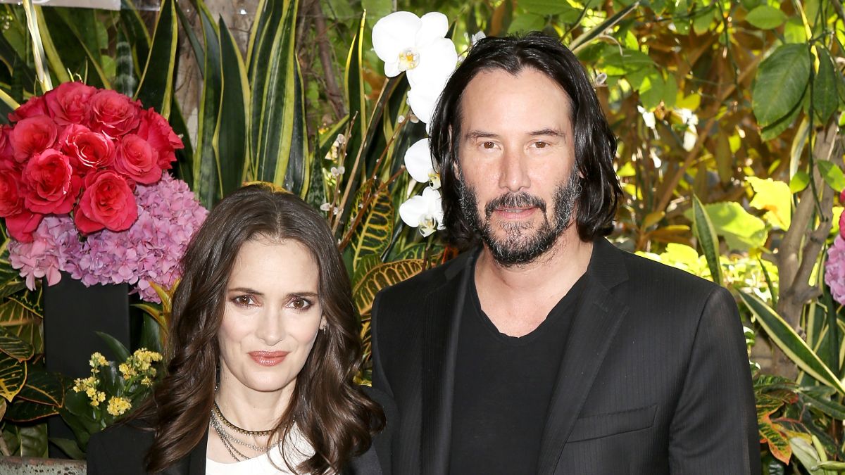 Keanu Reeves and Winona Ryder might be married on sets of Dracula